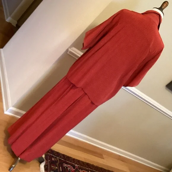 Ellen Tracy Chic Red Silk Pantsuit - Picture 5 of 16
